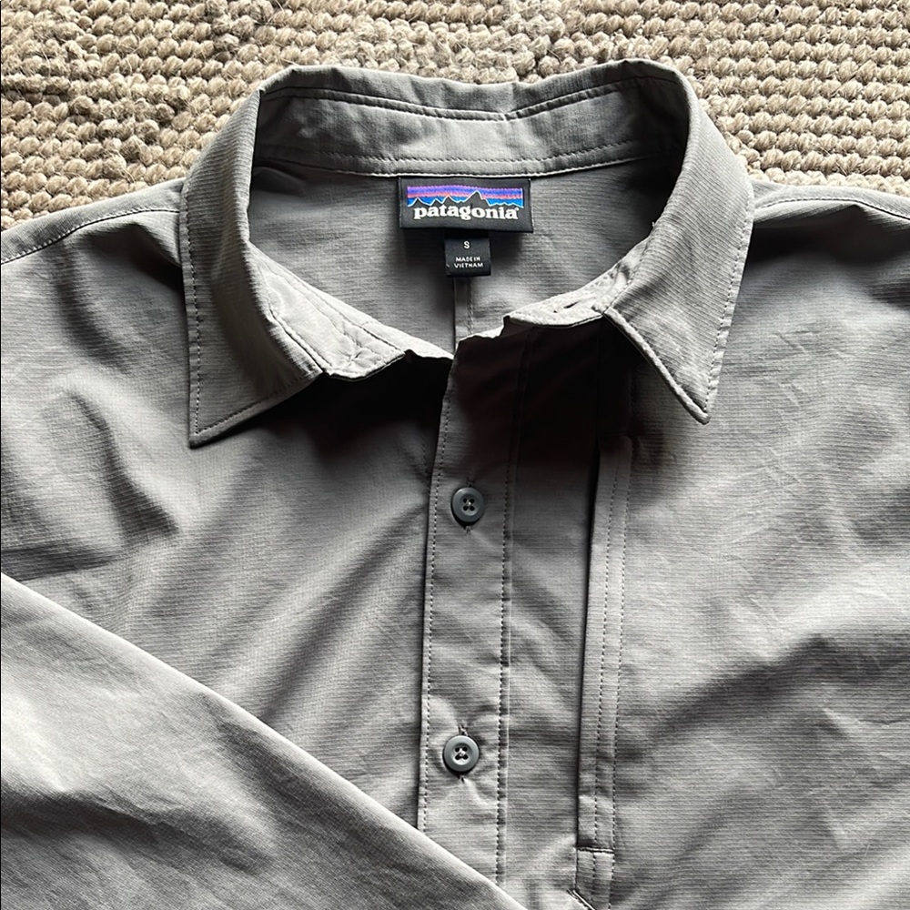 Patagonia Gray Textured Casual Button Down Shirt